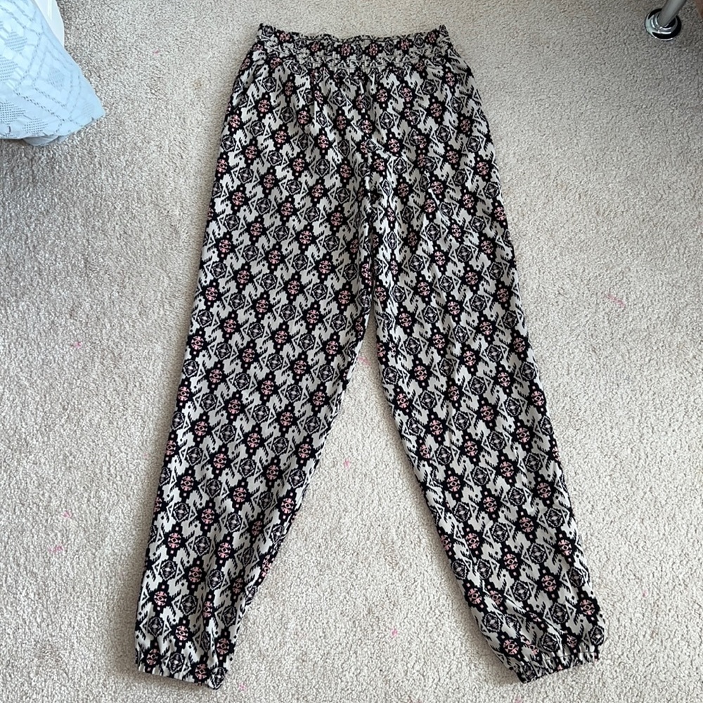 Xhilaration flowy pattern pants